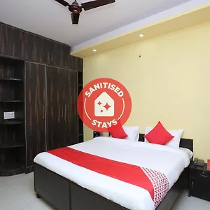 Oyo 28172 Golden Palace Delhi (National Capital Territory of India)